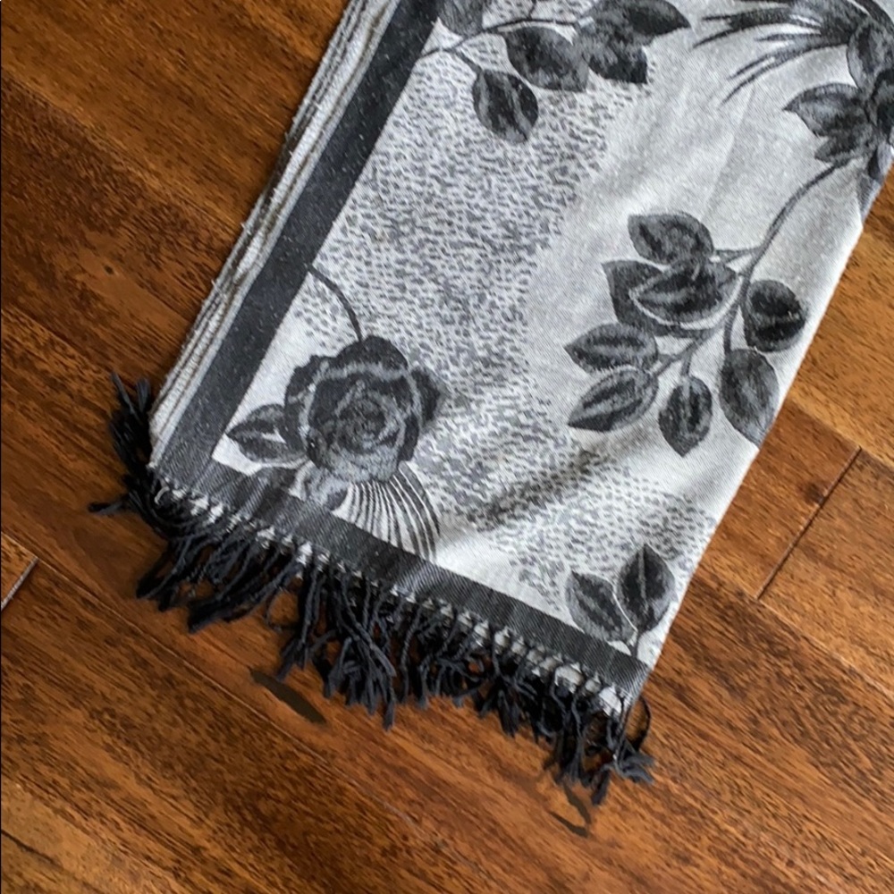 Shawl scarf